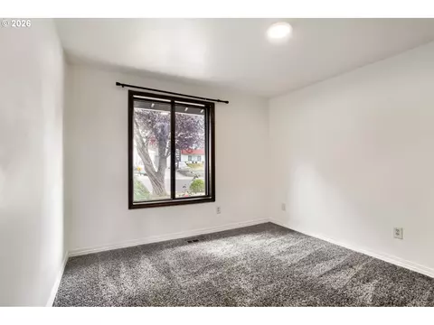 Bedroom - 127 NW Royal Ave, Gresham, OR 97030 photo 2 of 4