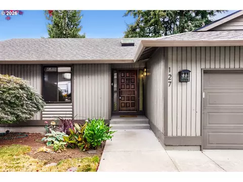 Exterior - 127 NW Royal Ave, Gresham, OR 97030 photo 4 of 7