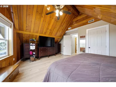 Bedroom - 805 SW Mt Adams Ave, Boardman, OR 97818 photo 7 of 7
