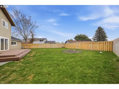 Exterior - 805 SW Mt Adams Ave, Boardman, OR 97818 photo 4 of 5