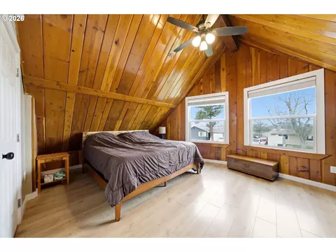 Bedroom - 805 SW Mt Adams Ave, Boardman, OR 97818 photo 6 of 7