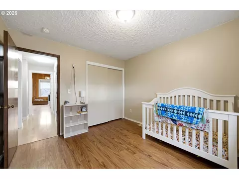 Bedroom - 805 SW Mt Adams Ave, Boardman, OR 97818 photo 5 of 7