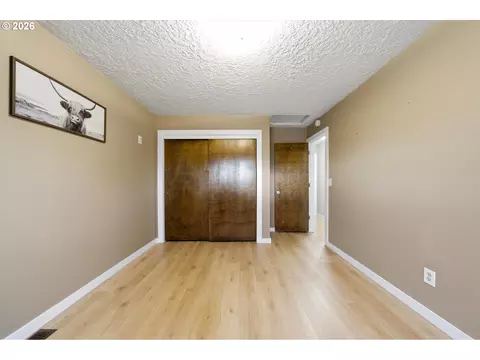 Bedroom - 805 SW Mt Adams Ave, Boardman, OR 97818 photo 4 of 7