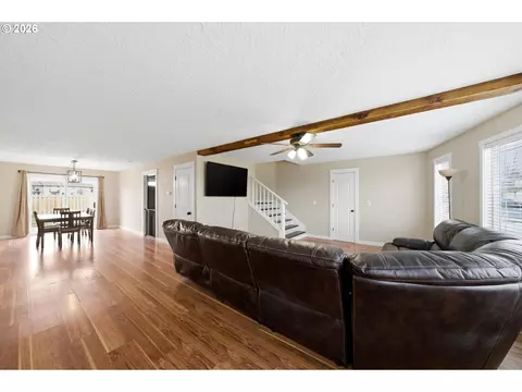 Living - 805 SW Mt Adams Ave, Boardman, OR 97818 photo 1 of 3