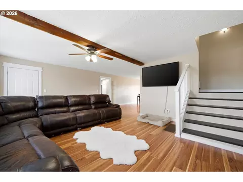 Living - 805 SW Mt Adams Ave, Boardman, OR 97818 photo 3 of 3