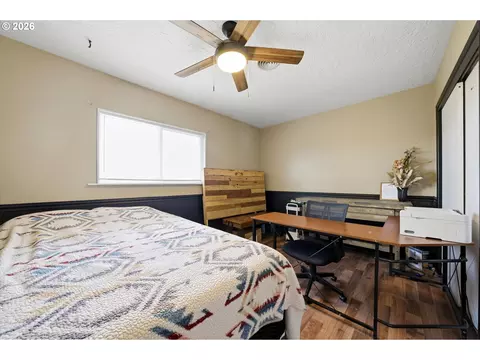 Bedroom - 805 SW Mt Adams Ave, Boardman, OR 97818 photo 2 of 7