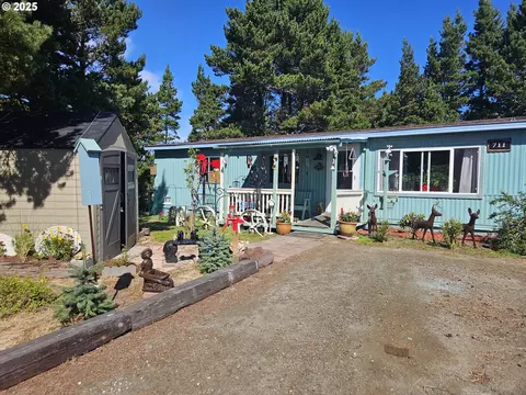 711 Quanagh Ct, Florence, OR 97439