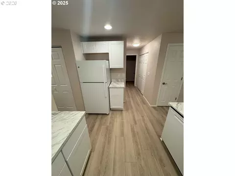 529 Helen St, Eugene, OR 97404 photo 3