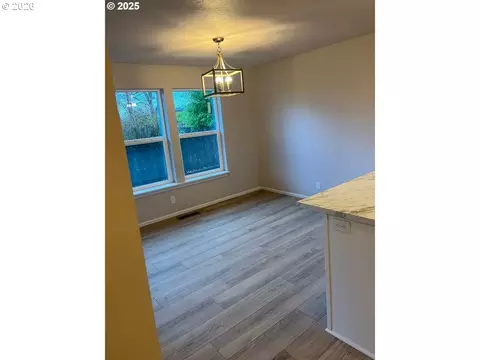 529 Helen St, Eugene, OR 97404 photo 4