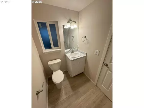 529 Helen St, Eugene, OR 97404 photo 8