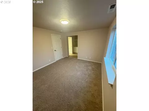 529 Helen St, Eugene, OR 97404 photo 9