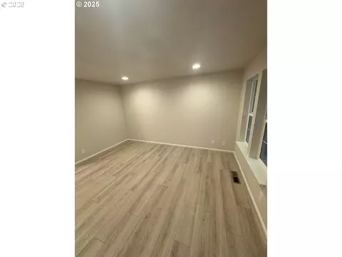 529 Helen St, Eugene, OR 97404 photo 7