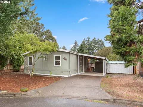 300 S Everest St #44, Newberg, OR 97132