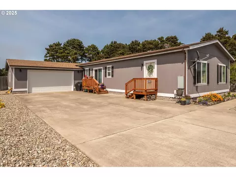 410 13th St SW, Bandon, OR 97411