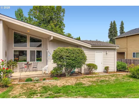 545 N Douglas Ln, Canby, OR 97013
