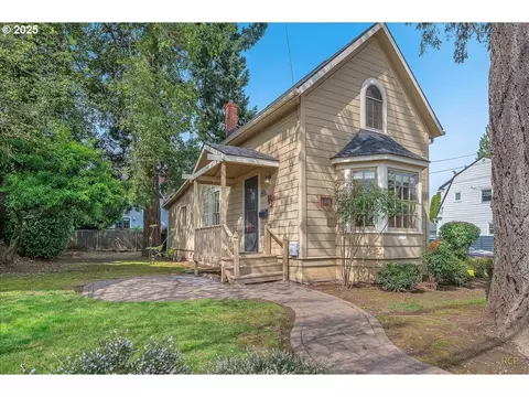 2425 NE 32nd Pl, Portland, OR 97212