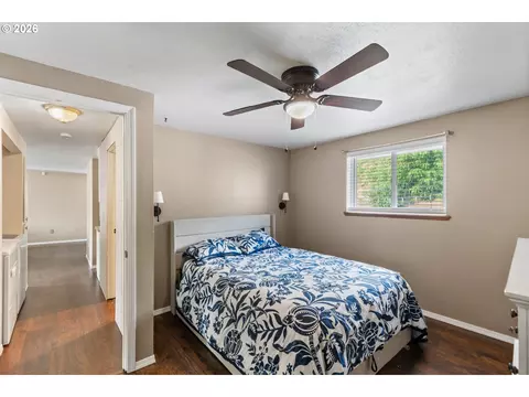 Bedroom - 721 SE 9th St, Pendleton, OR 97801 photo 1 of 5
