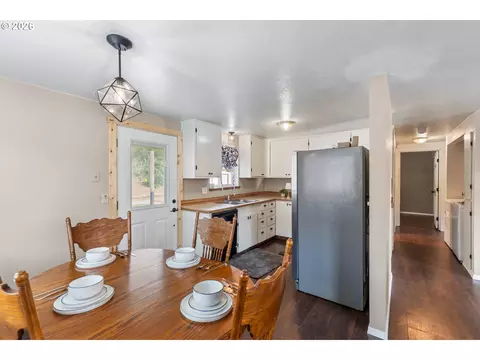 Dining - 721 SE 9th St, Pendleton, OR 97801 photo 2 of 2