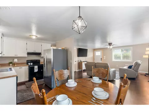 Dining - 721 SE 9th St, Pendleton, OR 97801 photo 1 of 2