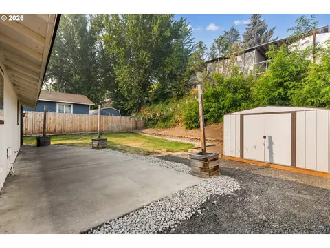 Exterior - 721 SE 9th St, Pendleton, OR 97801 photo 4 of 8