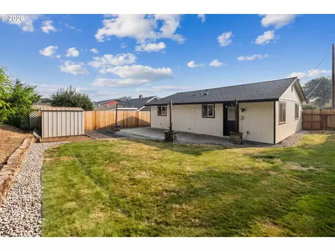 Exterior - 721 SE 9th St, Pendleton, OR 97801 photo 2 of 8