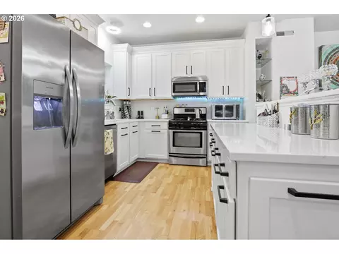 Kitchen - 1166 NE 5th St, Gresham, OR 97030 photo 2 of 3