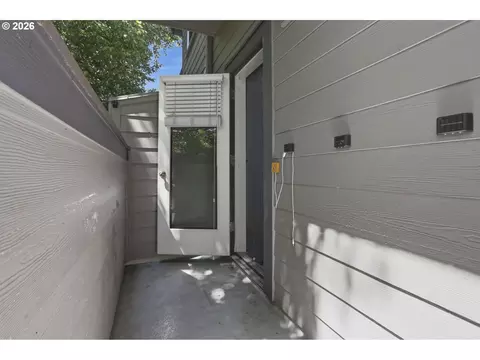 Exterior - 1166 NE 5th St, Gresham, OR 97030 photo 2 of 3