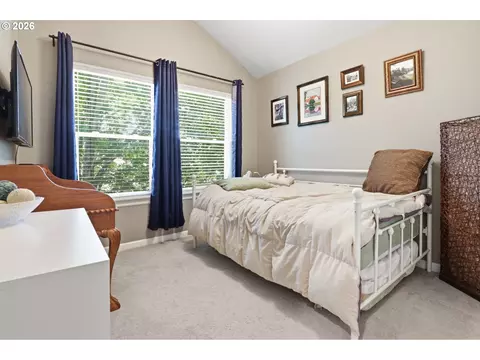 Bedroom - 1166 NE 5th St, Gresham, OR 97030 photo 2 of 4