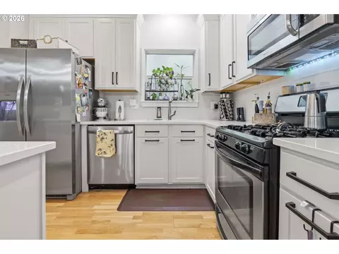 Kitchen - 1166 NE 5th St, Gresham, OR 97030 photo 3 of 3