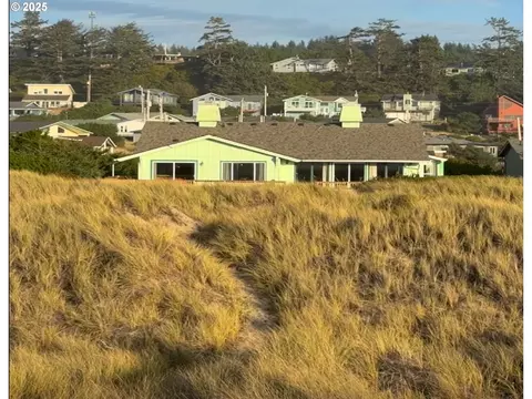 2014 NW Oceania Dr, Waldport, OR 97394