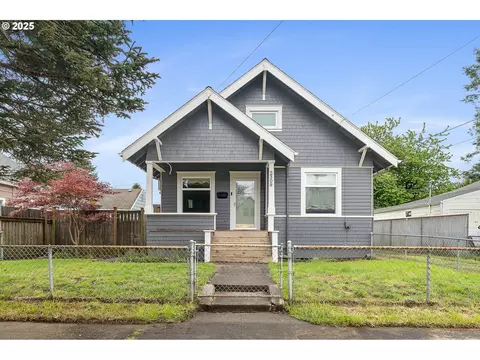2309 7th St, Tillamook, OR 97141