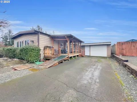 2925 Knott Ter, Coos Bay, OR 97420