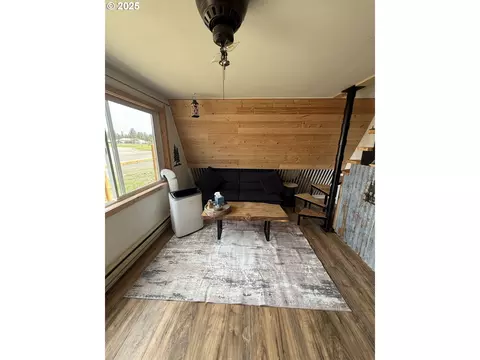 Living - 112 E State St, Ukiah, OR 97880 photo 2 of 2