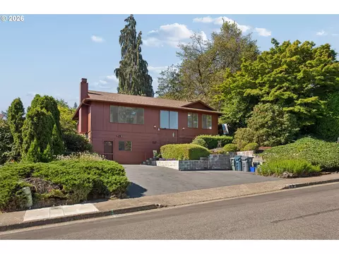 Exterior - 1732 W 23rd Ave, Eugene, OR 97405 photo 2 of 10