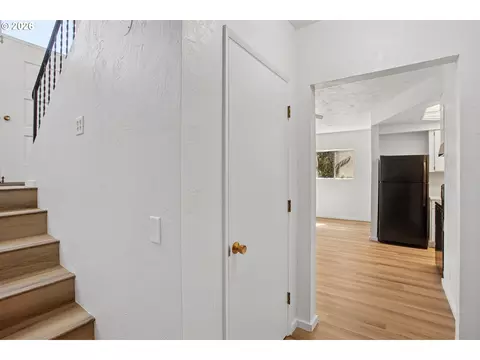 Entry Way - 1732 W 23rd Ave, Eugene, OR 97405 photo 4 of 4