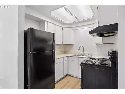 Kitchen - 1732 W 23rd Ave, Eugene, OR 97405 photo 4 of 4