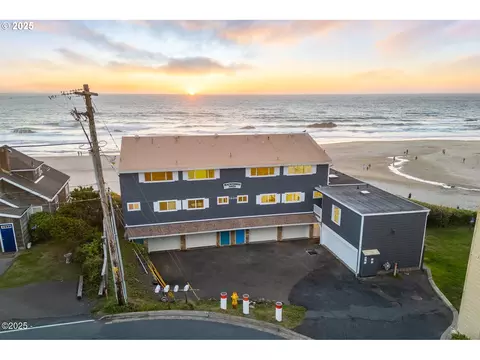 3929 NW Jetty Ave #5, Lincoln City, OR 97367