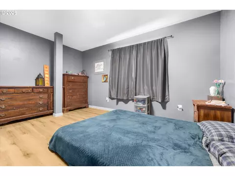 Bedroom - 1585 NE 18th St, Gresham, OR 97030 photo 2 of 5