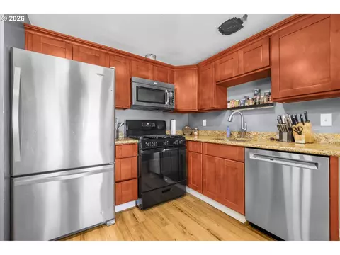 Kitchen - 1585 NE 18th St, Gresham, OR 97030 photo 2 of 2