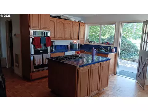 28393 Royal Ave, Eugene, OR 97402 photo 4