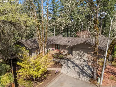 1933 Indian Tr, Lake Oswego, OR 97034