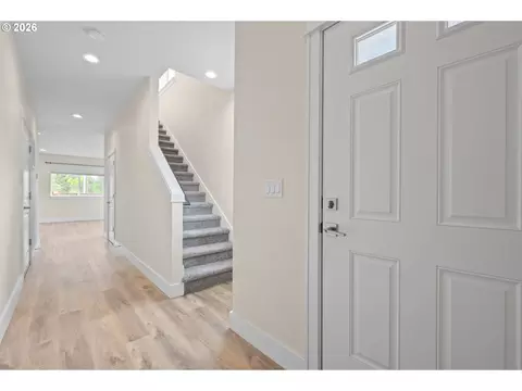 Entry Way - 2519 Justine Ln, Eugene, OR 97404 photo 1 of 3