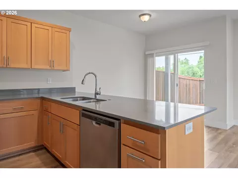 Kitchen - 2519 Justine Ln, Eugene, OR 97404 photo 3 of 7