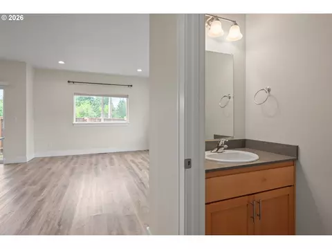 Living - 2519 Justine Ln, Eugene, OR 97404 photo 5 of 5