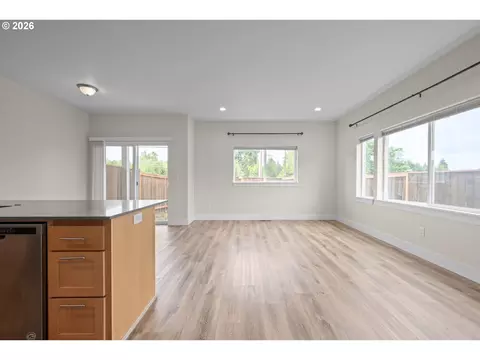 Living - 2519 Justine Ln, Eugene, OR 97404 photo 1 of 5