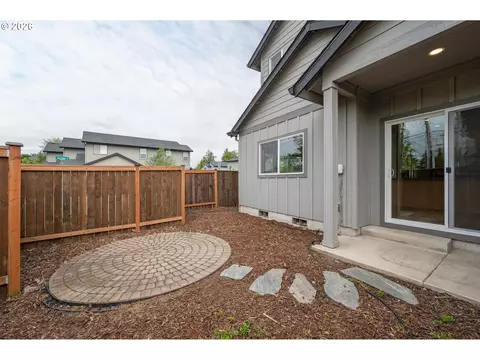 Exterior - 2519 Justine Ln, Eugene, OR 97404 photo 7 of 9