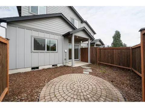 Exterior - 2519 Justine Ln, Eugene, OR 97404 photo 8 of 9