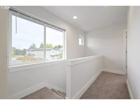 Entry Way - 2519 Justine Ln, Eugene, OR 97404 photo 3 of 3