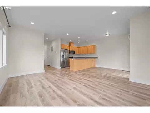 Living - 2519 Justine Ln, Eugene, OR 97404 photo 4 of 5