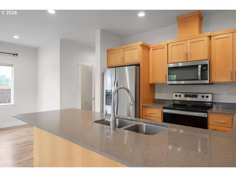Kitchen - 2519 Justine Ln, Eugene, OR 97404 photo 6 of 7